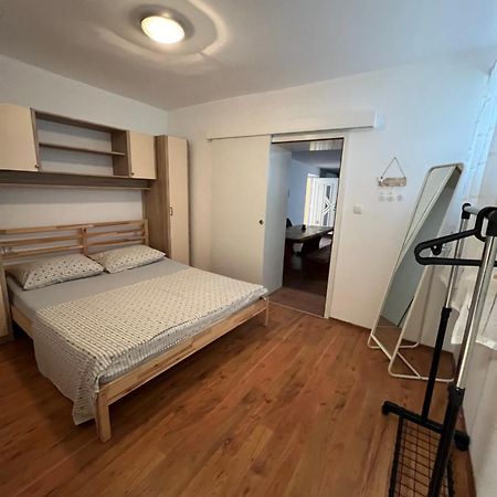 Apartmani Maksan Pakostane Ngoại thất bức ảnh
