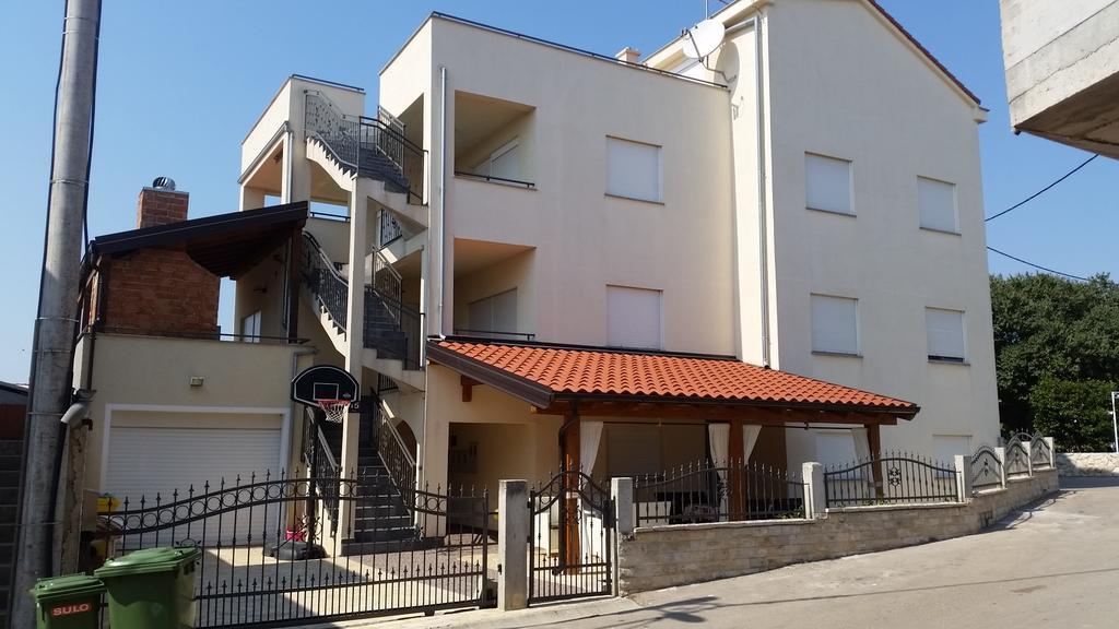 Apartmani Maksan Pakostane Ngoại thất bức ảnh
