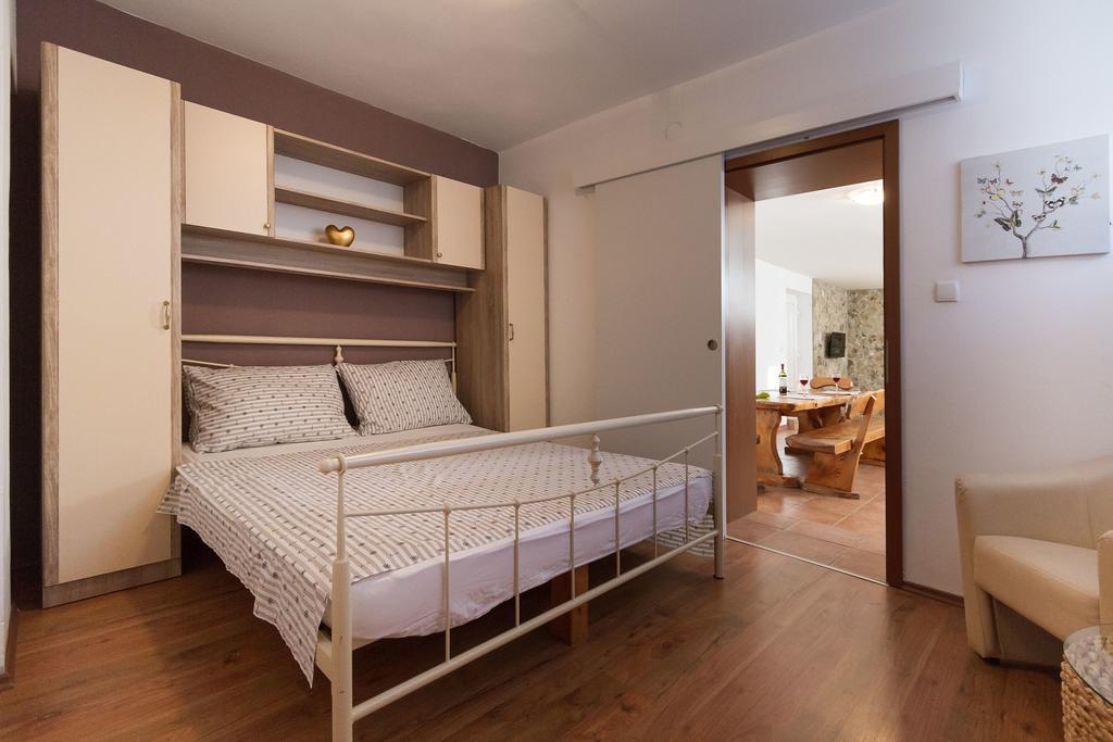 Apartmani Maksan Pakostane Ngoại thất bức ảnh