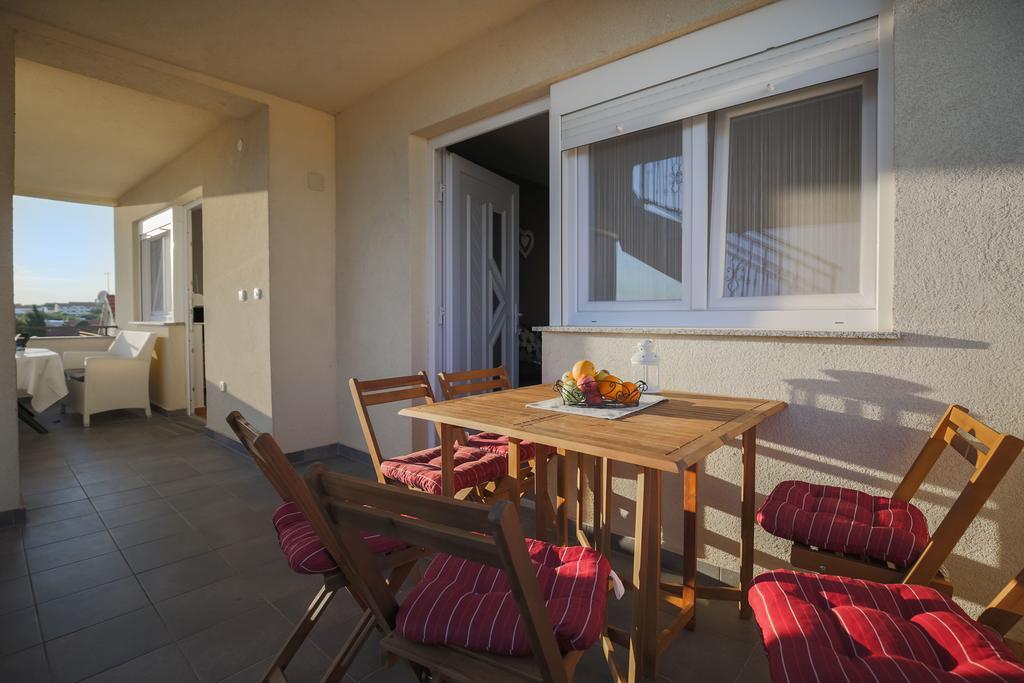 Apartmani Maksan Pakostane Ngoại thất bức ảnh