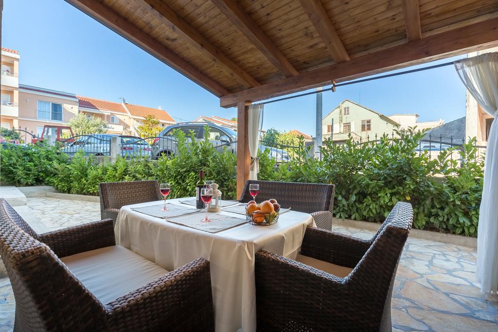 Apartmani Maksan Pakostane Ngoại thất bức ảnh