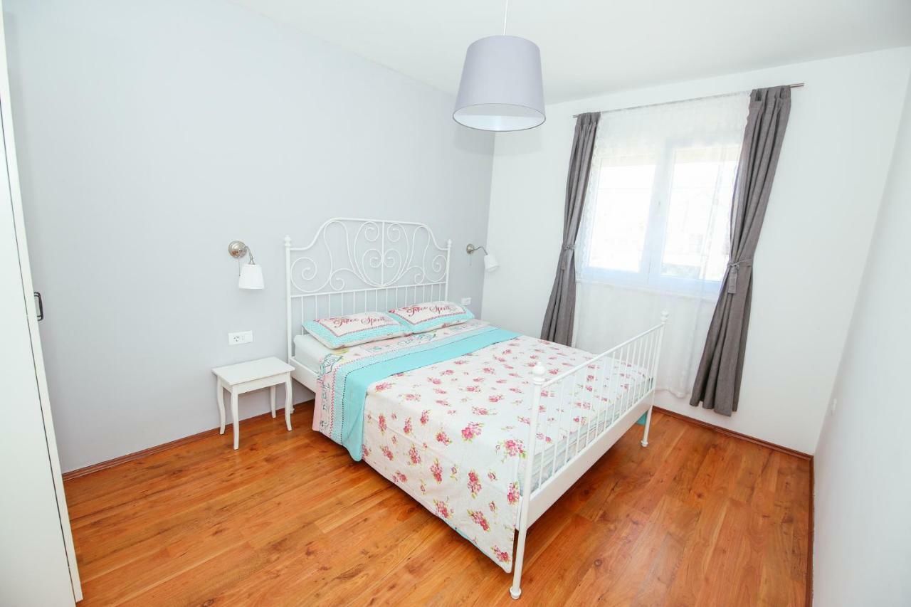 Apartmani Maksan Pakostane Ngoại thất bức ảnh