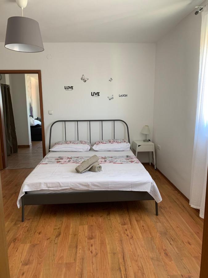 Apartmani Maksan Pakostane Ngoại thất bức ảnh